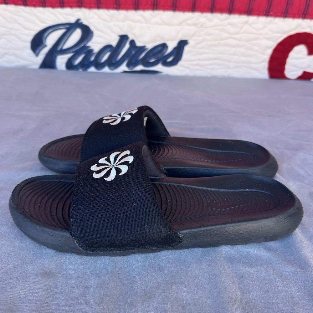 Size 9 - NIKE VICTORI ONE NN SLIDE Sandals Black DM8598-002 Men's